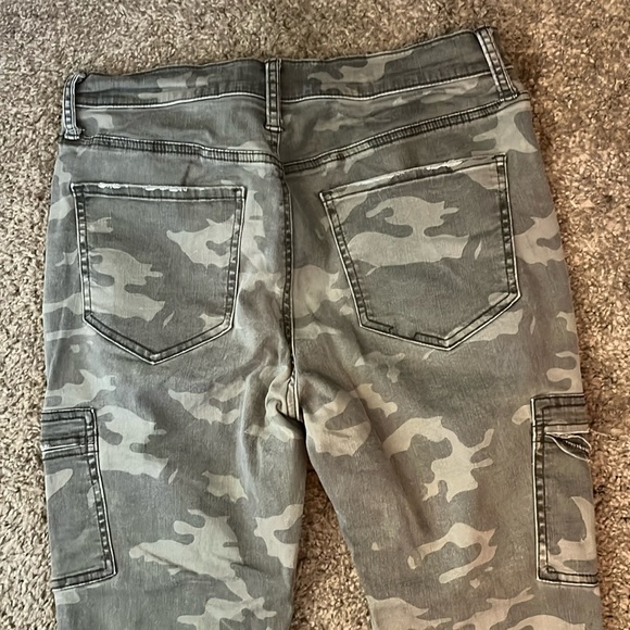 MUDD CAMO STRAIGHT LEG PANTS. SIZE 11 - Picture 10 of 11